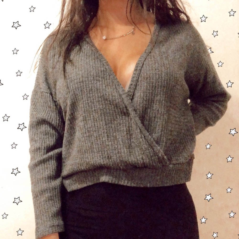 ‼️SOLD‼️Forever 21 Gray Knit V-Neck